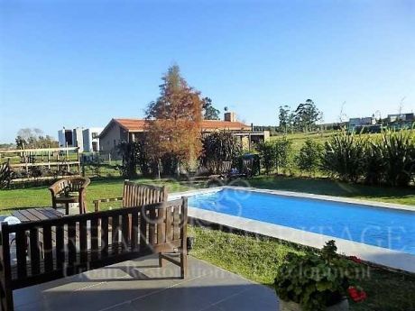 Beautiful Moderm Home In Gated Community