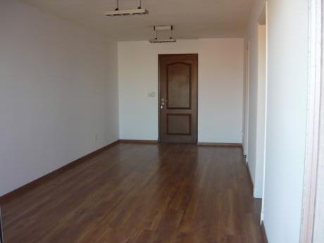 Impecable Estado, Año 2008, Vista Despejada, Muy Iluminado