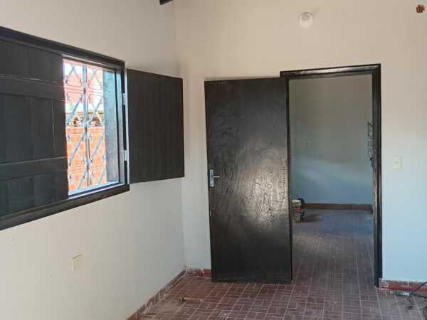 ALQUILO CASAS EN LAMBARE - a metros de la Municipalidad — foto 3