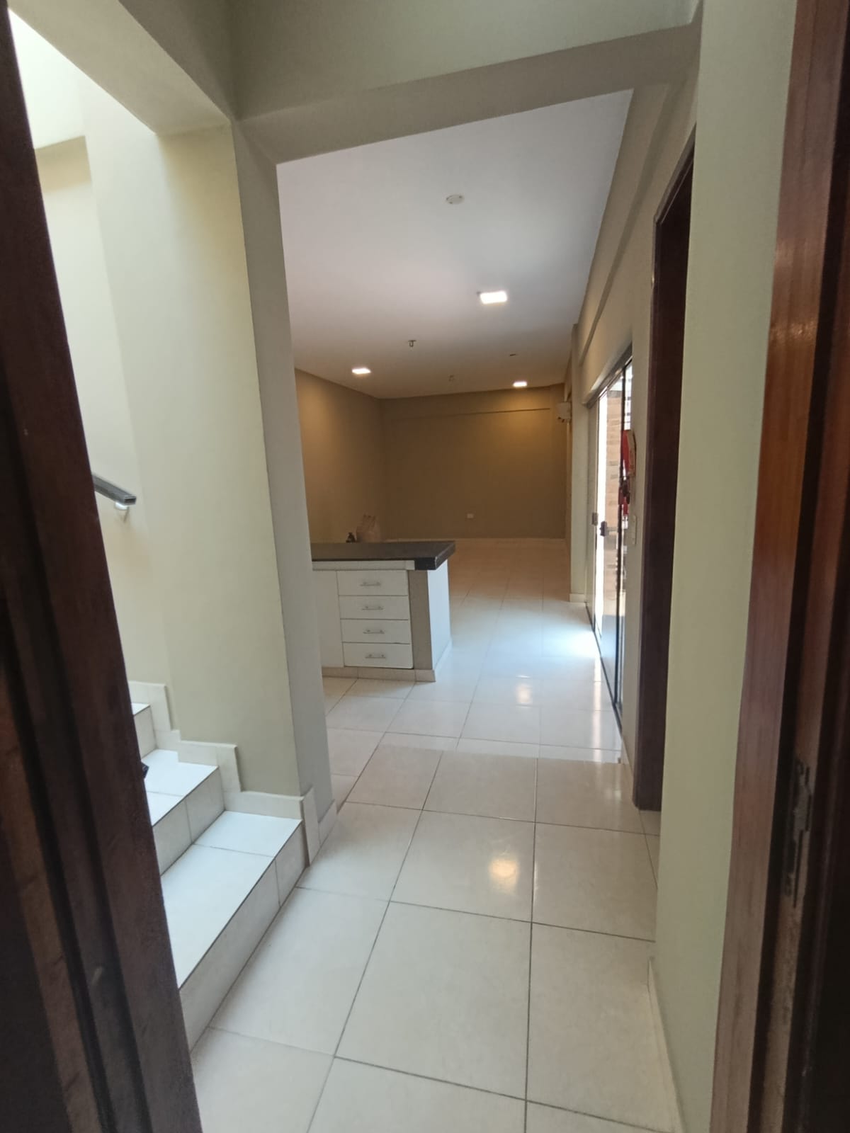 VENDO DUPLEX DE 3 DORMITORIOS ZONA RAKIURA — foto 2