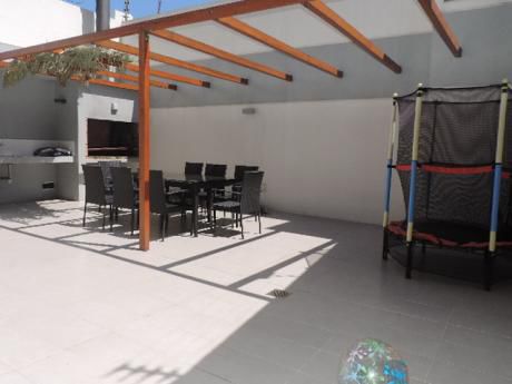 Patio 80 Mts Con Parrill Exclusivo. 2 Gges. A Mts De Rambla Y 26 De Marzo.