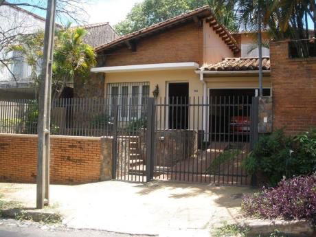 Casa A La Venta En Barrio Jara