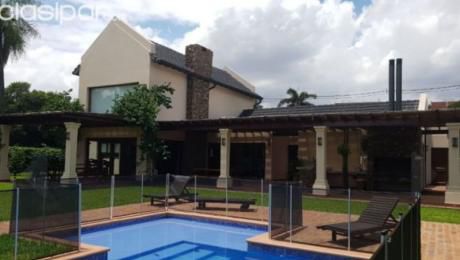 Espectacular Propiedad Frente Al Campo De Golf Del Yacht Y Golf Club De Lambare