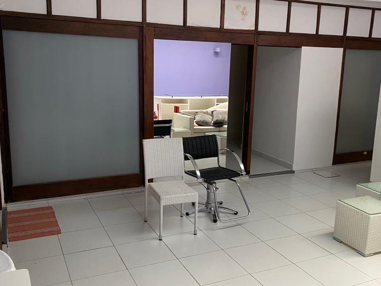 ALQUILO AMPLIA CASA PARA OFICINA CORPORATIVA O SPA EN BARRIO LAS MERCEDES — foto 2