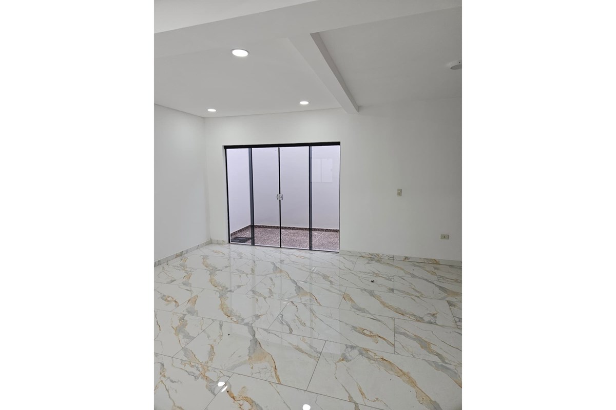 Duplex zona Orilla del campo grande Fernando de la Mora — foto 2
