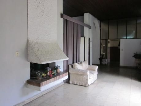Venta De Casa Amplia En El Centro De Asunción