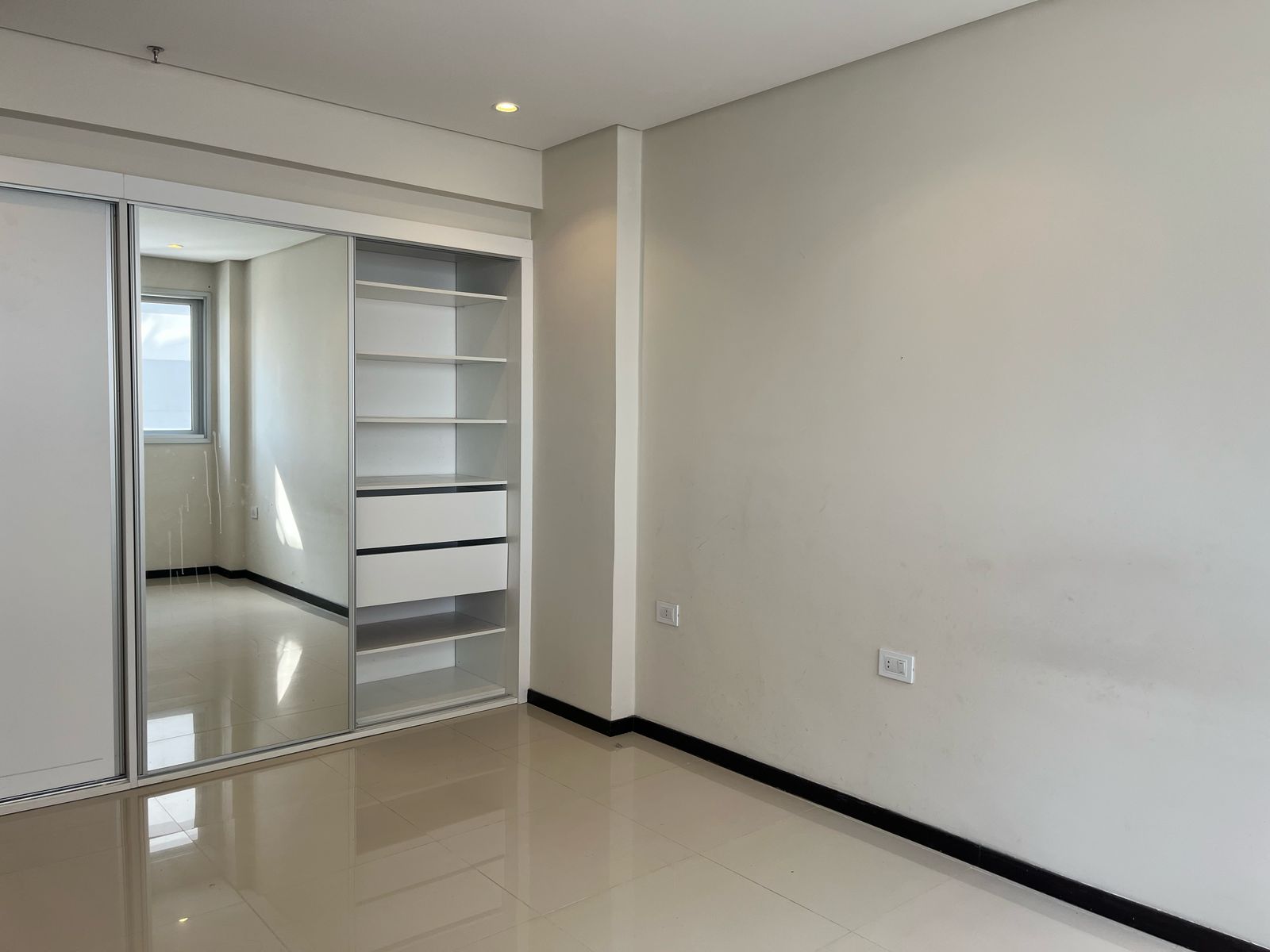 Alquilo Departamento De 2 Habitaciones Itapua Y Primer Presidente — foto 2
