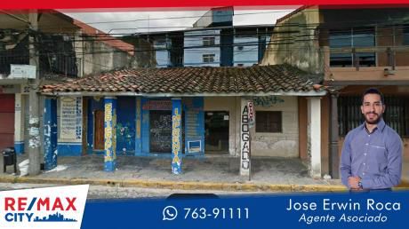 Casa Antigua En La Calle Mas Comercial De Santa Cruz