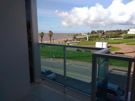 Excelente Apartamento 1 Dormitorio Con Garage A Metros De Rambla.terraza Vista