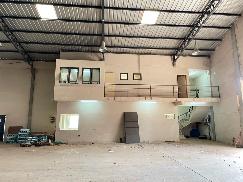 VENDO SHOWRROM EN CORONEL OVIEDO — foto 2