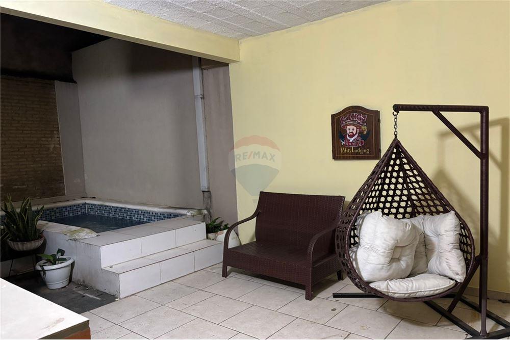 Se alquila duplex de 3 dormitorios en 4to. Barrio — foto 2
