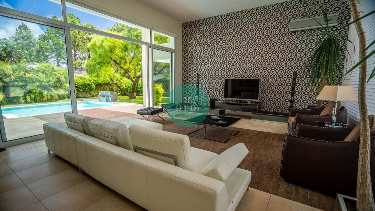 Venta y Alquiler Anual Casa 4D y dep de serv Barrio Privado Mansa con Piscina climatizada