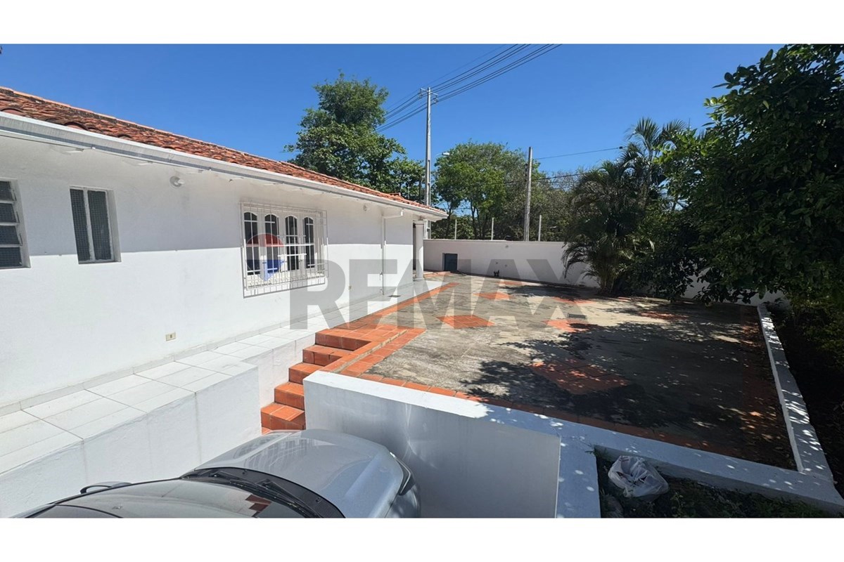 Casa - Alquiler - Lambaré, Central, Paraguay — foto 2