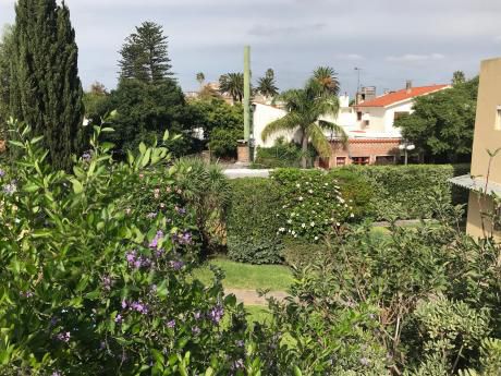 Casa En Ph De Altos, 2 Dormitorios, Punta Gorda Impecable
