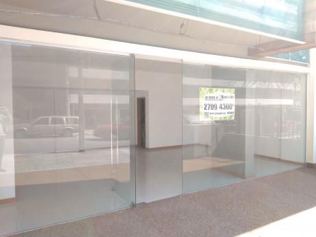 Amplio Local A Estrenar En Alquiler Sobre 26 De Marzo, Pocitos - Planta Baja
