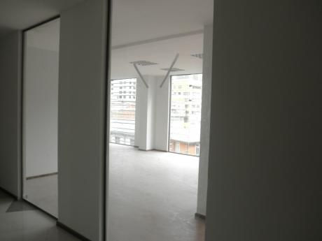 Oficina Con Magnificas Vistas En Edificio