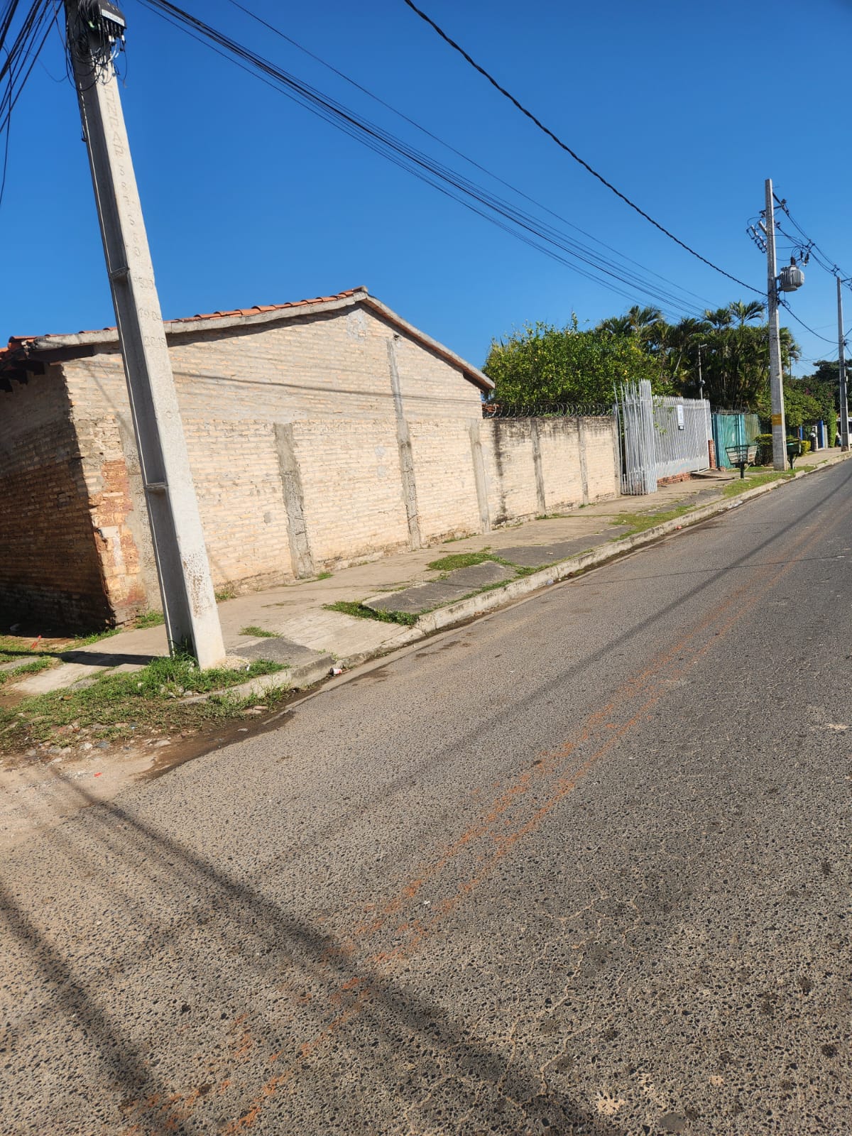Vendo Casa a refaccionar o demoler en Loma Pyta zona Semidei — foto 2