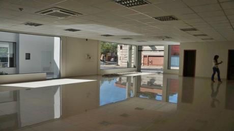 Alquilo Planta Libre A Pasos De Mariscal Lopez.