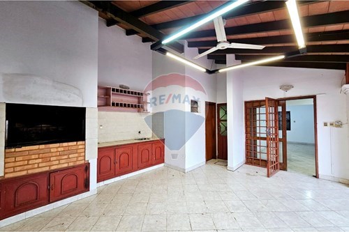 CASA EN ESQUINA A 50 METROS DE Mcal. LÓPEZ — foto 3