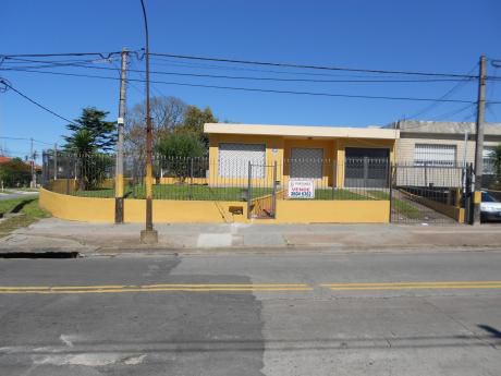Venta Casa Esquina Malvin Norte.