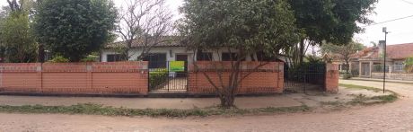 Limpio, Costa Azul: Casa Amurallada En Esquina, Con Amplio Terreno De 640 M2!