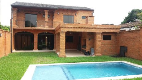 Residencia En B° Mbocayaty, Zona Colegio Santa Ana