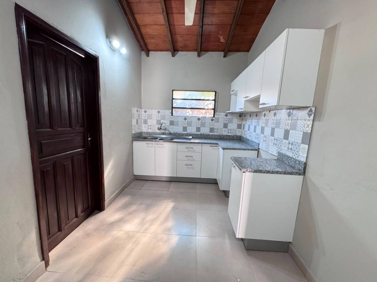 ALQUILO CASA REFACCIONADA EN FDO — foto 2