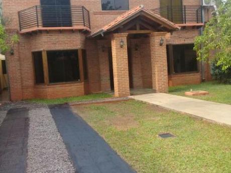 Hermosa Casa En Barrio Sta Teresa - Fdo Norte