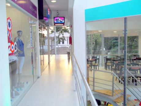 Ofrecemos Local Comercial En Villa Morra Zona Shopping Mariscal!