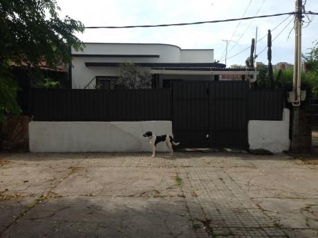 Vendo O Permuto Casa En Colón A 2 Cuadras Y Media De Garzón Y Casavalle