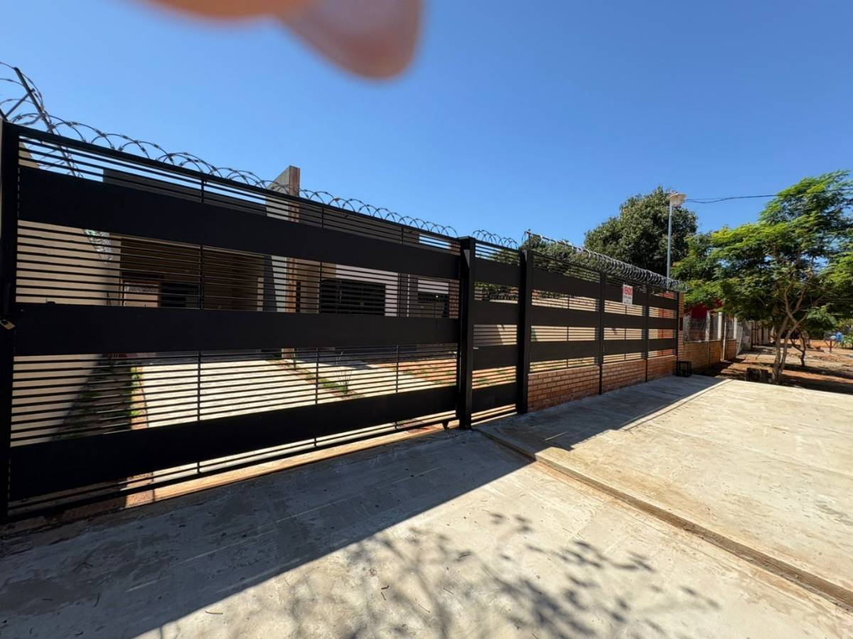 Casa a estrenar en Limpio – Estilo moderno con jardin amplio — foto 2