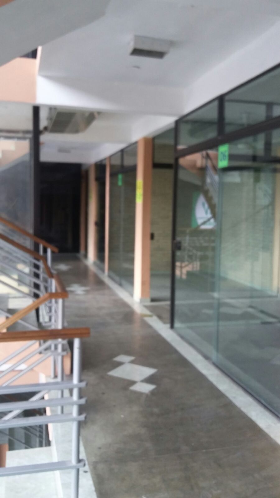 salon comercial en mercado 4 — foto 2