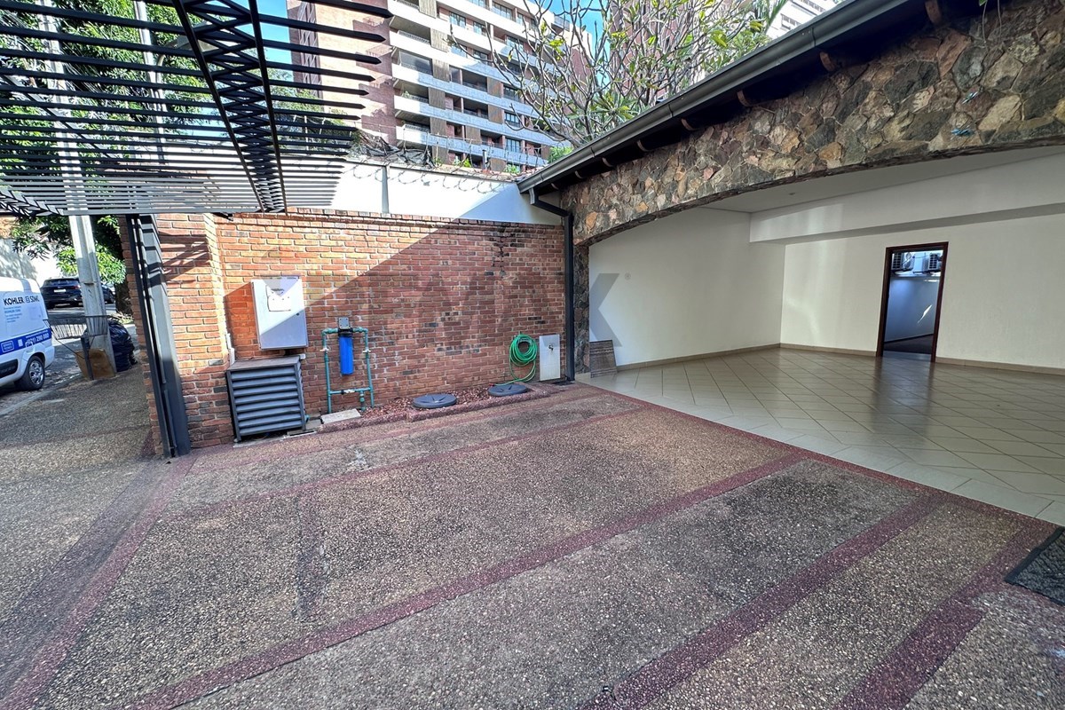 RESIDENCIA EN ALQUILER - BERNARDINO CABALLERO — foto 2