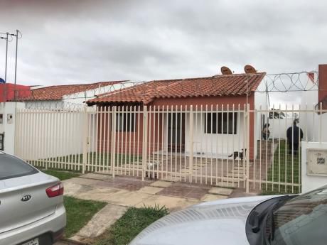 En Venta Casa Económica En Urbanización Tuparuete