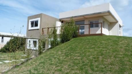 Casa A Estrenar En Un Lugar Estratégico De Playa Chihuahua.