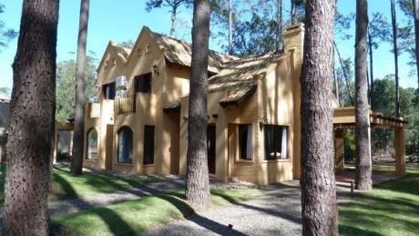 Casa Ideal Para Diez Personas En Complejo Cerrado Con Excelentes Servicios.