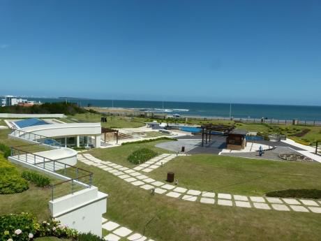 Exclusivo Y Lujoso Departamento En Complejo Veramansa.