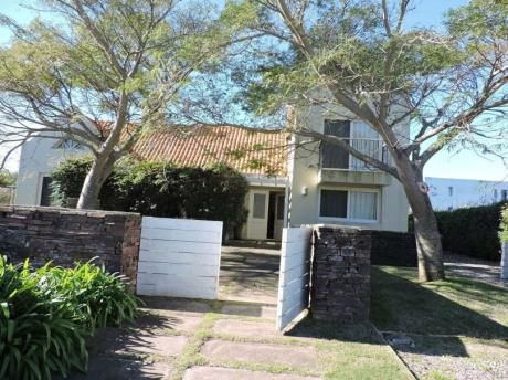 Casa En Alquiler En La Barra Cuatro Dormitorios Con Piscina