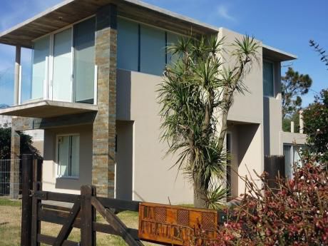 Hermosa Casa A Metros Del Mar.