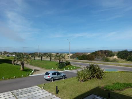 Departamento En Venta Y Alquiler En Primera Fila De Playa Brava, Rincon Del Indio.
