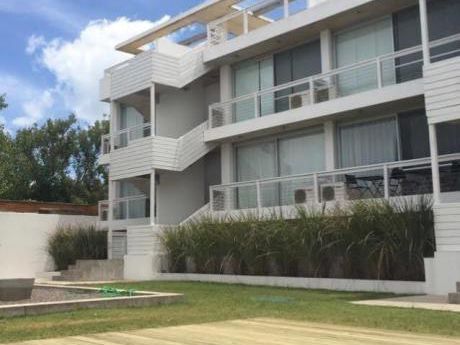 Departamento En Alquiler En Manantiales.