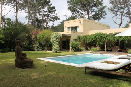 Excelente Casa Con Pileta En Laguna Blanca En Alquiler