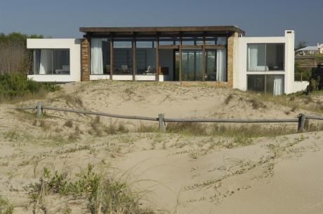 Espectacular Casa En Primera Linea De Club De Mar