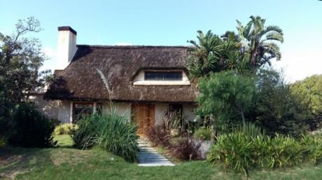 Simpático Quincho En Alquiler Y Venta Con Vista Al Mar
