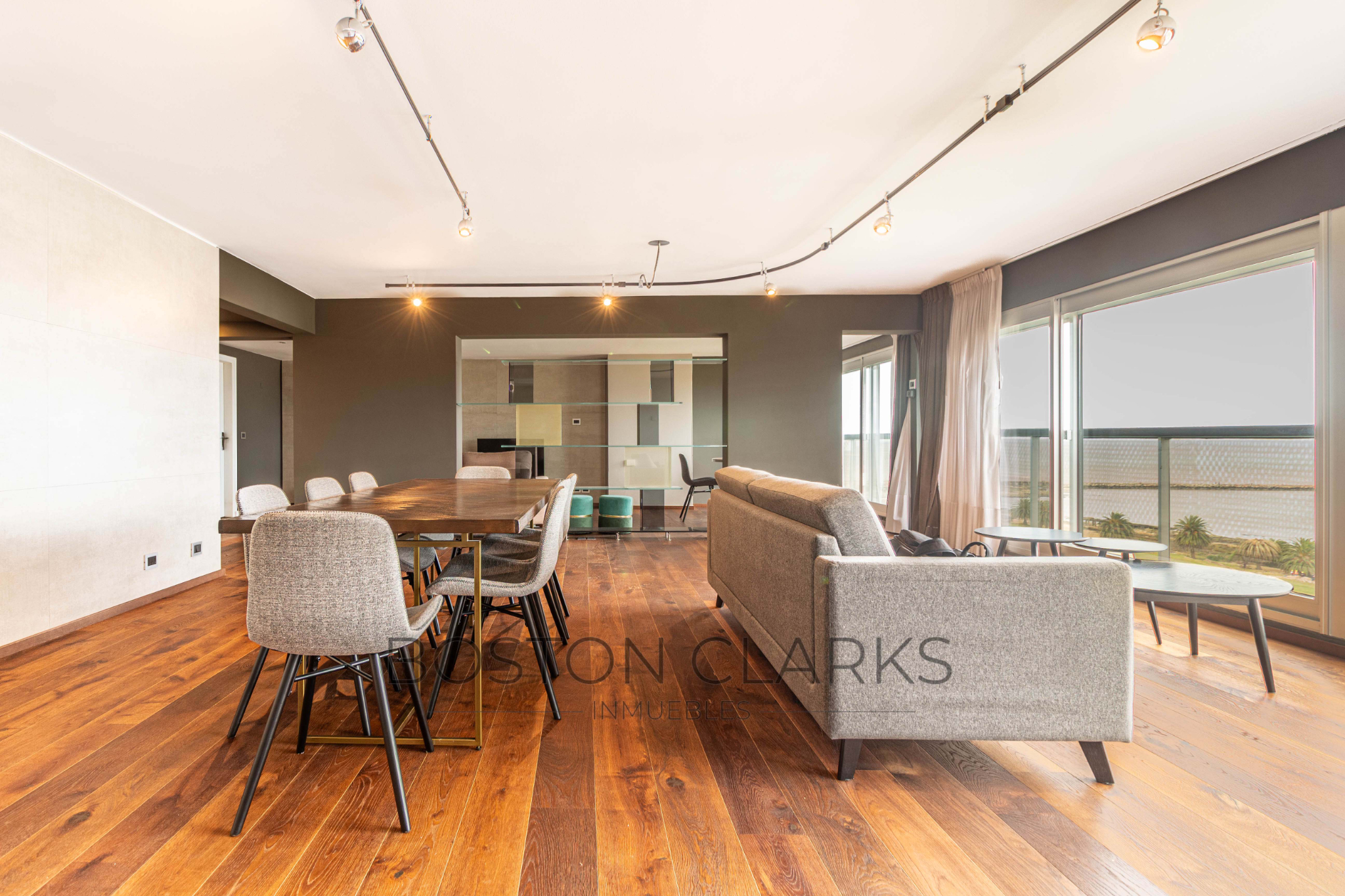 Alquiler Apartamento De 3 Dorm + Servicio En Puerto De Buceo