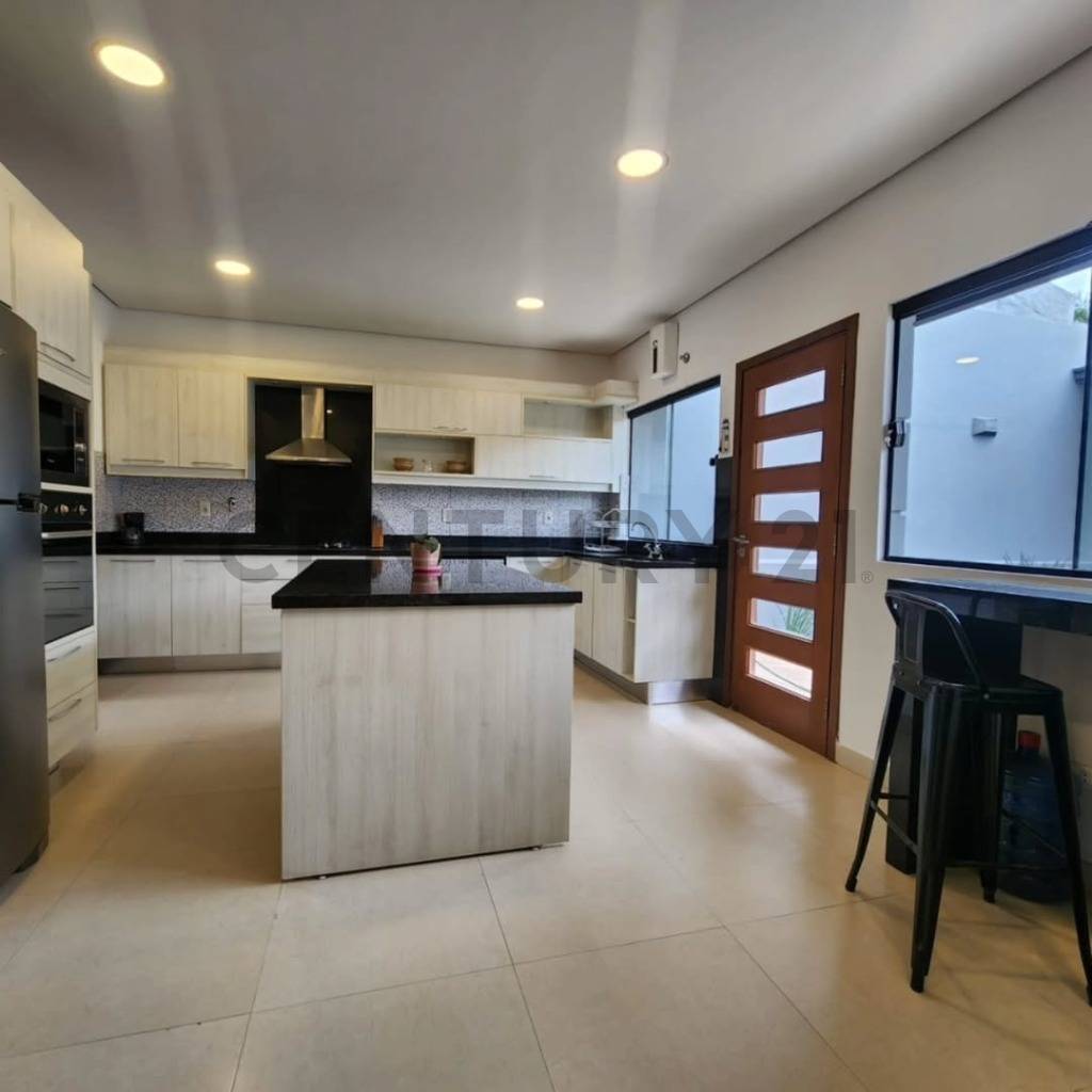 En Venta Hermosa Residencia De 4 Dormitorios, Barrio Virgen Del Huerto — foto 3