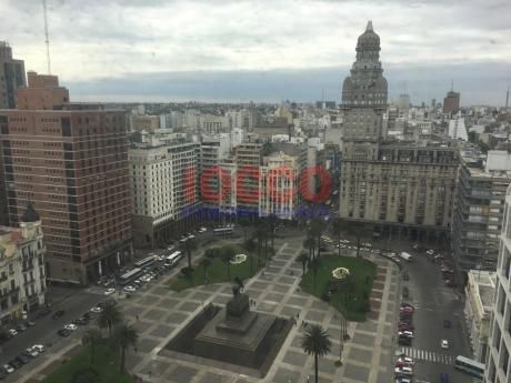 Muy Buena Oficina En Plaza Independencia