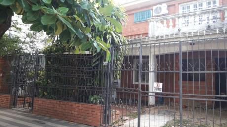Casa En Barrio Mcal. Lopez - Z/ Sgto. Gauto Y Venezuela