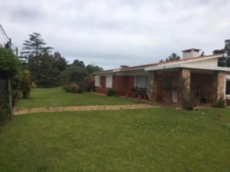 Chalet En Pinares De Atlántida Impecable Con Piscina