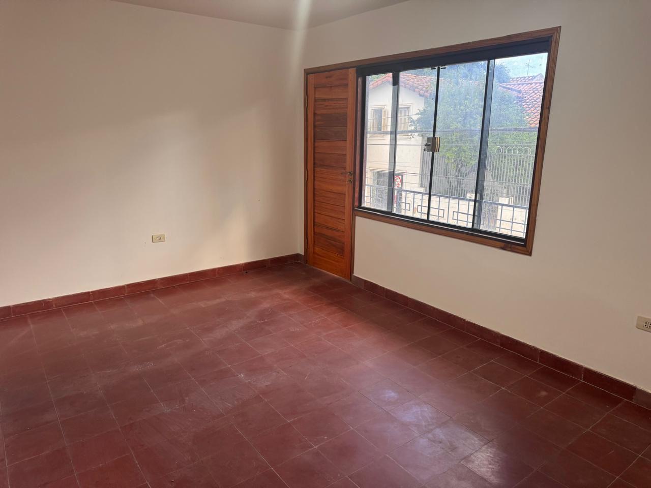 ZONA CÉNTRICA DE ASUNCIÓN - EN ALQUILER PARA OFICINA O LOCAL COMERCIAL. — foto 3